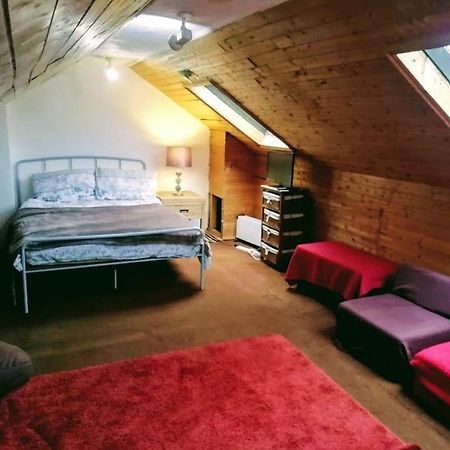 Cozy Loft In Bushey, 20 Mins By Train To Euston London Apartamento Exterior foto