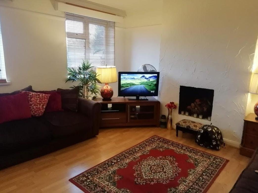 Cozy Loft In Bushey, 20 Mins By Train To Euston London Apartamento Exterior foto