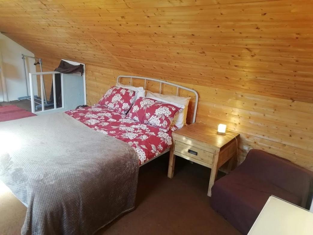 Cozy Loft In Bushey, 20 Mins By Train To Euston London Apartamento Exterior foto
