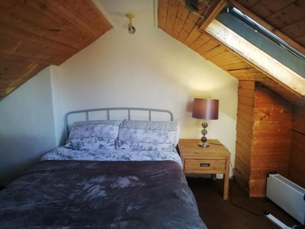 Cozy Loft In Bushey, 20 Mins By Train To Euston London Apartamento Exterior foto