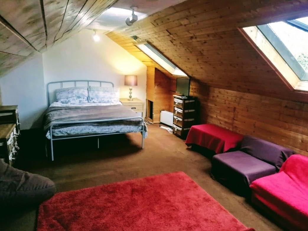 Cozy Loft In Bushey, 20 Mins By Train To Euston London Apartamento Exterior foto