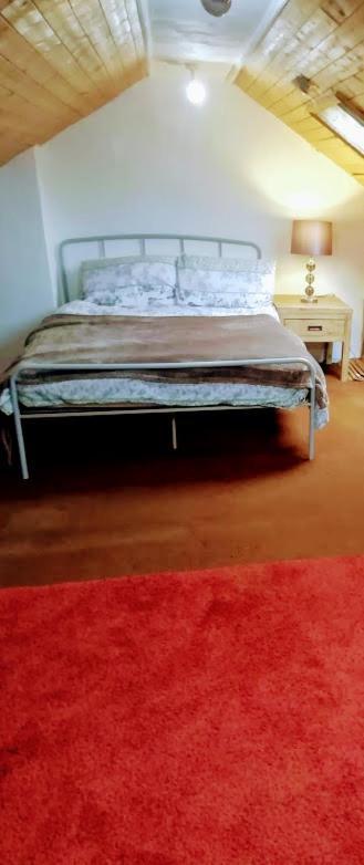 Cozy Loft In Bushey, 20 Mins By Train To Euston London Apartamento Exterior foto