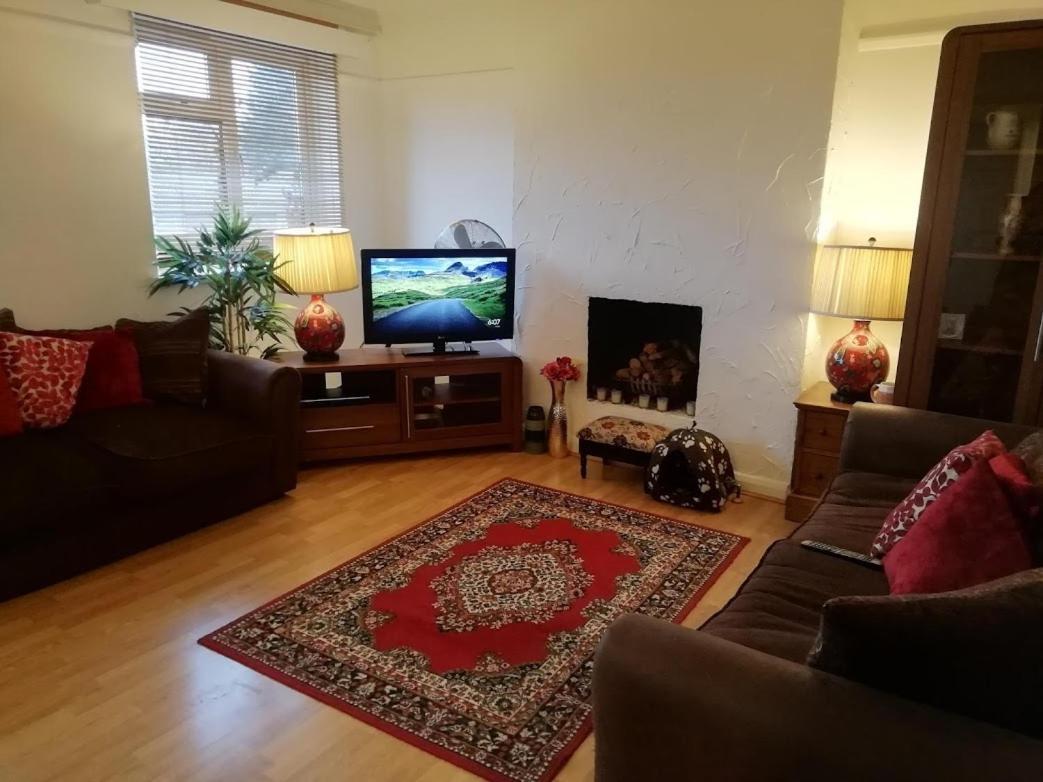 Cozy Loft In Bushey, 20 Mins By Train To Euston London Apartamento Exterior foto