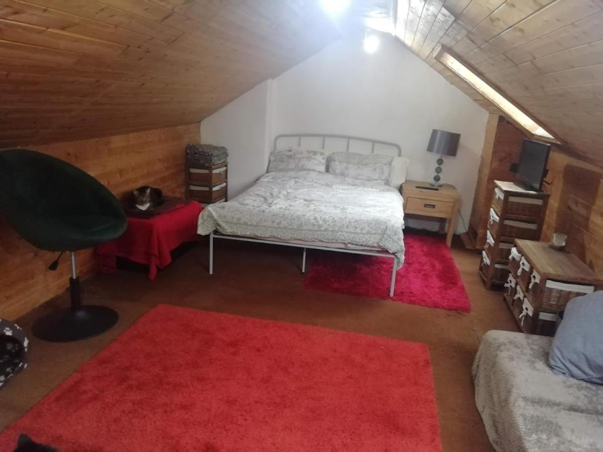 Cozy Loft In Bushey, 20 Mins By Train To Euston London Apartamento Exterior foto